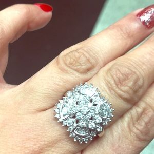 Gorgeous 14kt diamond ring